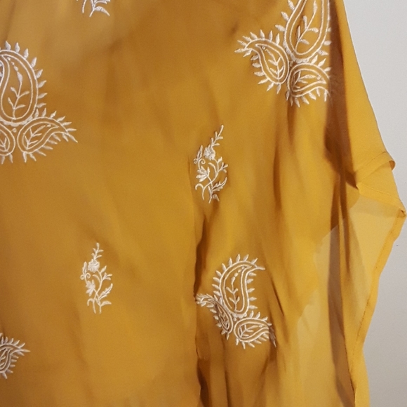 Sold Beautiful World market Top - Picture 5 of 10